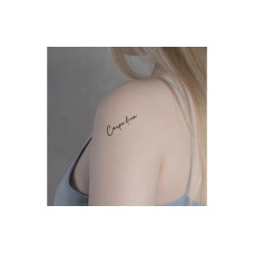 minink Tattoo Schrift Carpe diem Grösse: M (1.4 cm x 4.7 cm) minink Tattoo Schrift Carpe diem Grösse: M (1.4 cm x 4.7 cm)