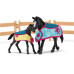 Schleich Spielfigurenset Horse Club Pferdebox mit Stute und Fohlen